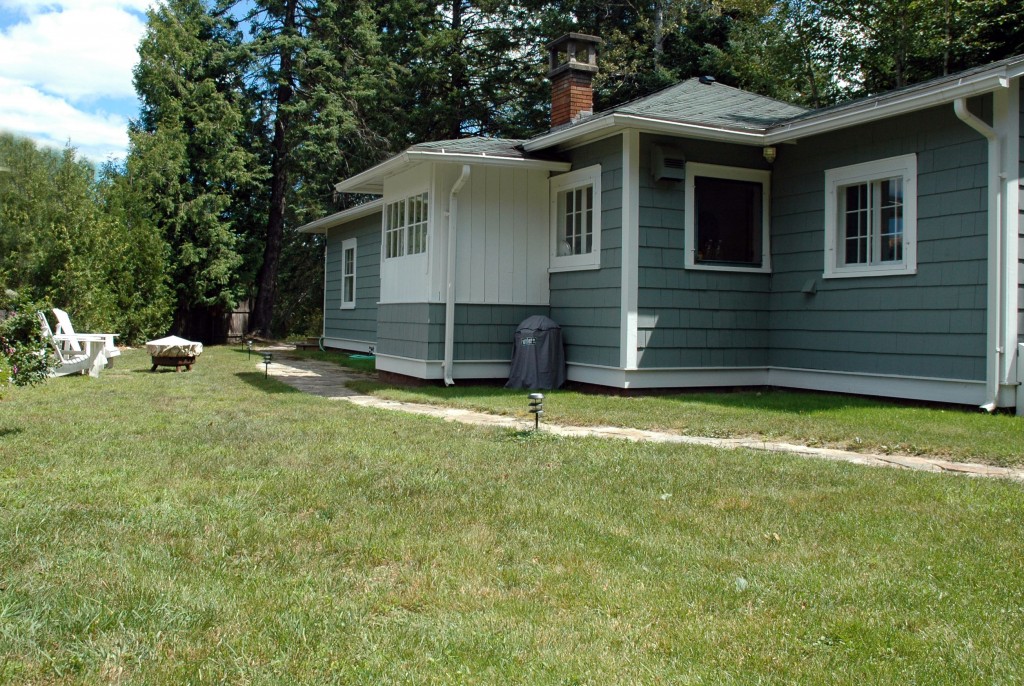 GO-Cottage Let's cut the grass fresh cut lawn