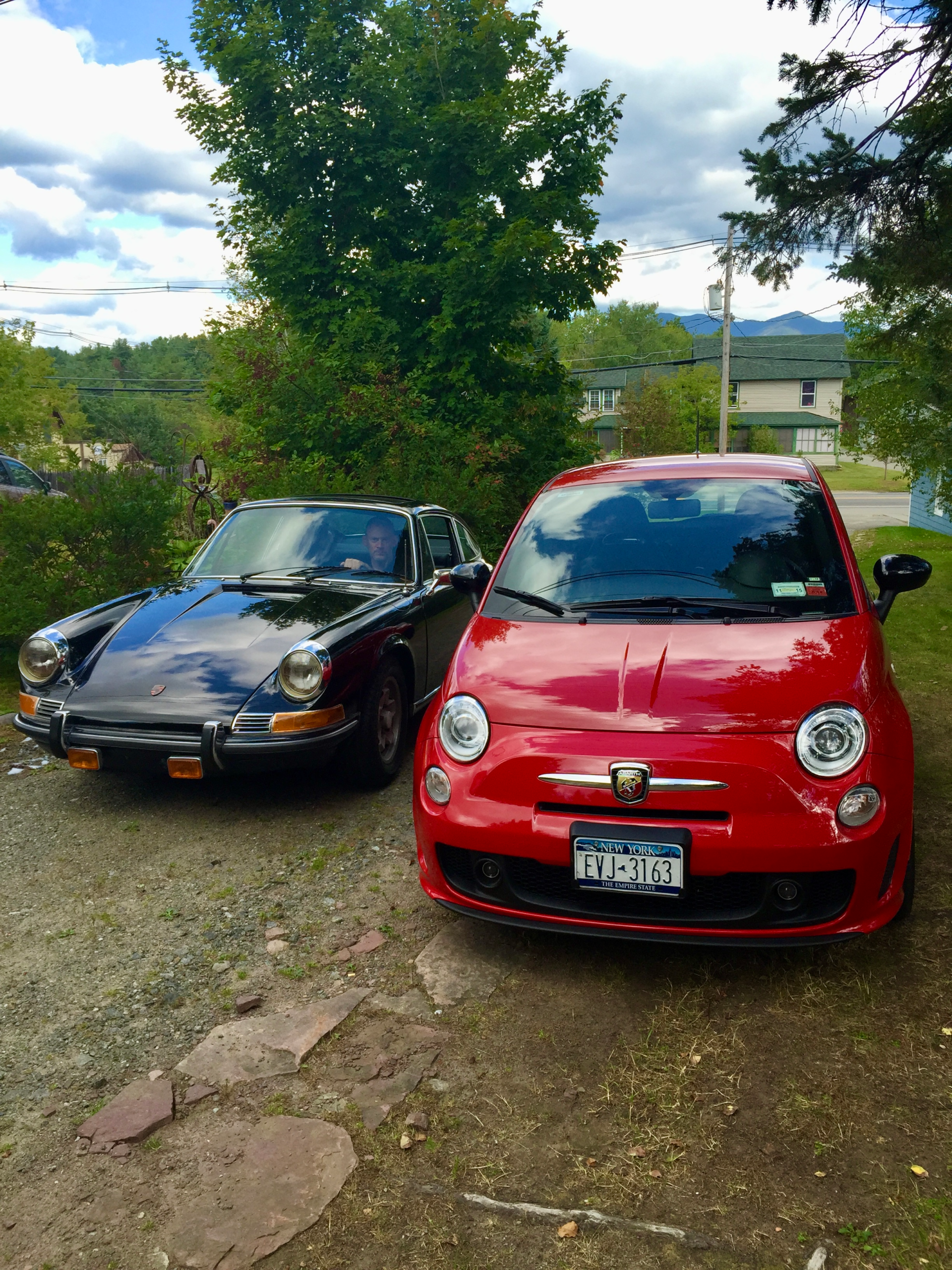 IMG_2268.webp Our 1972 911S and 2013 Fiat Abarth at Go-Cottage in Lake Placid, NY.
